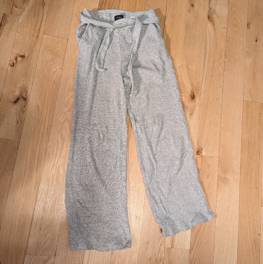 SOLD Who what wear grey wide leg sweatpants with detachable belt